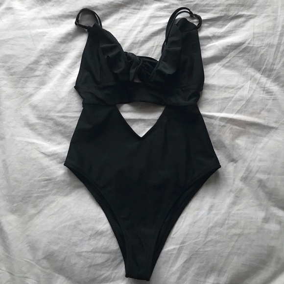 KAI LANI BLACK RUFFLE ONE PIECE - Picture 3 of 4